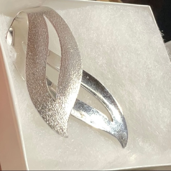 Sarah Coventry Satin Flame Brooch Pin 60s Dimensional Smooth and Textured - Picture 3 of 12